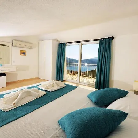 Leyla - Bright And Spacious