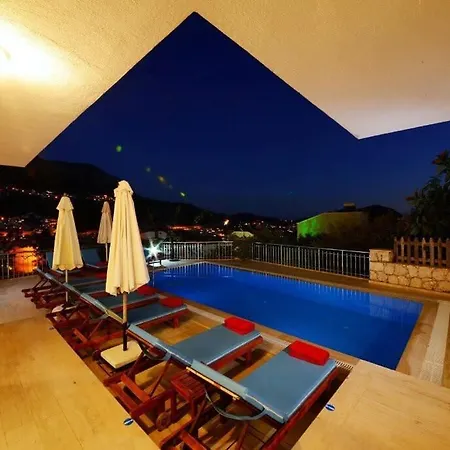 Leyla - Bright And Spacious Holiday home *