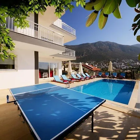 Leyla - Bright And Spacious Holiday home