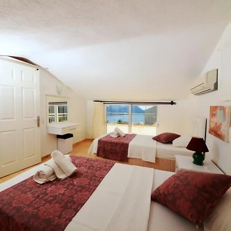 Leyla - Bright And Spacious